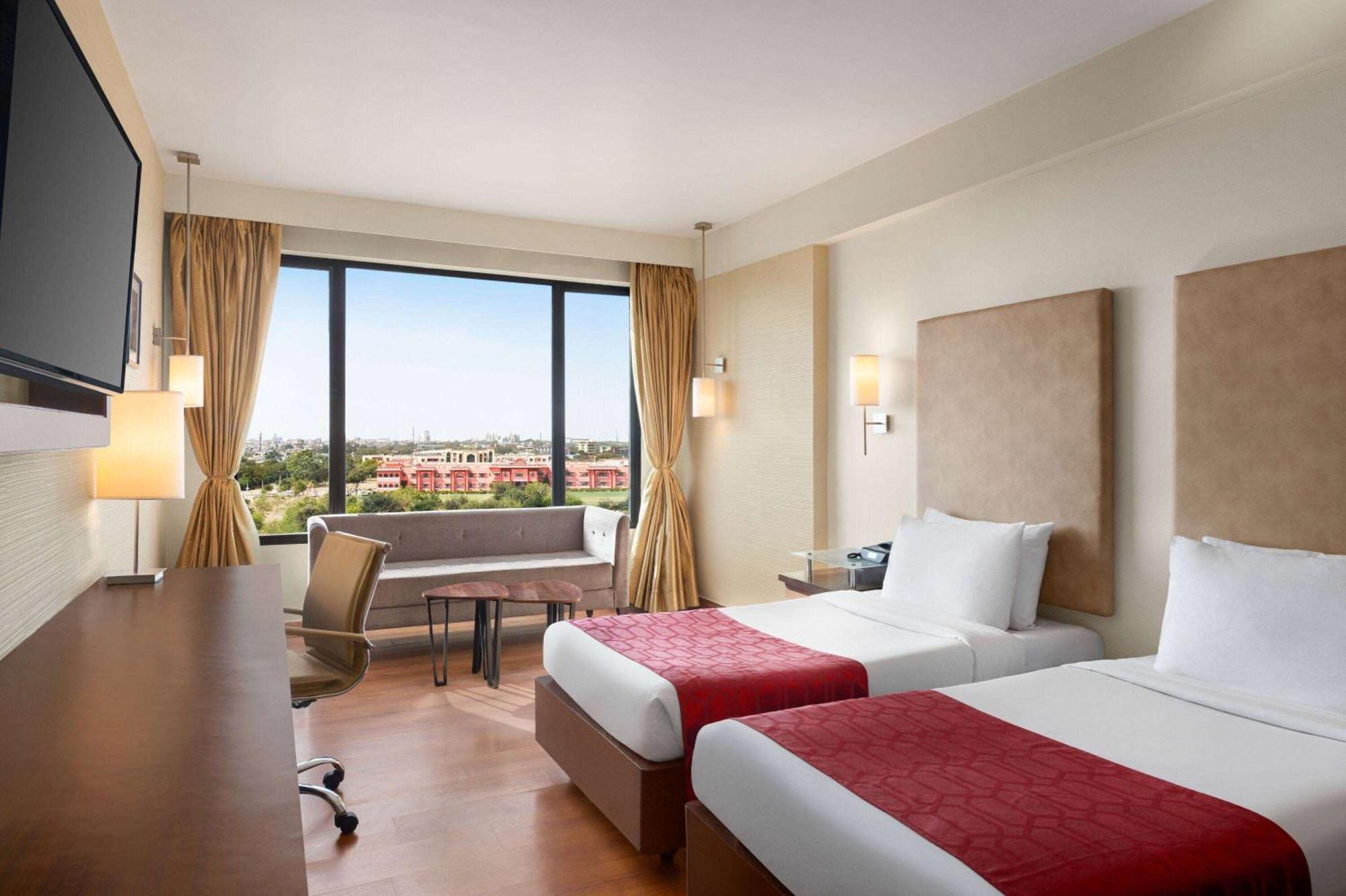 Hotel Ramada By Wyndham Jaipur North Exteriér fotografie